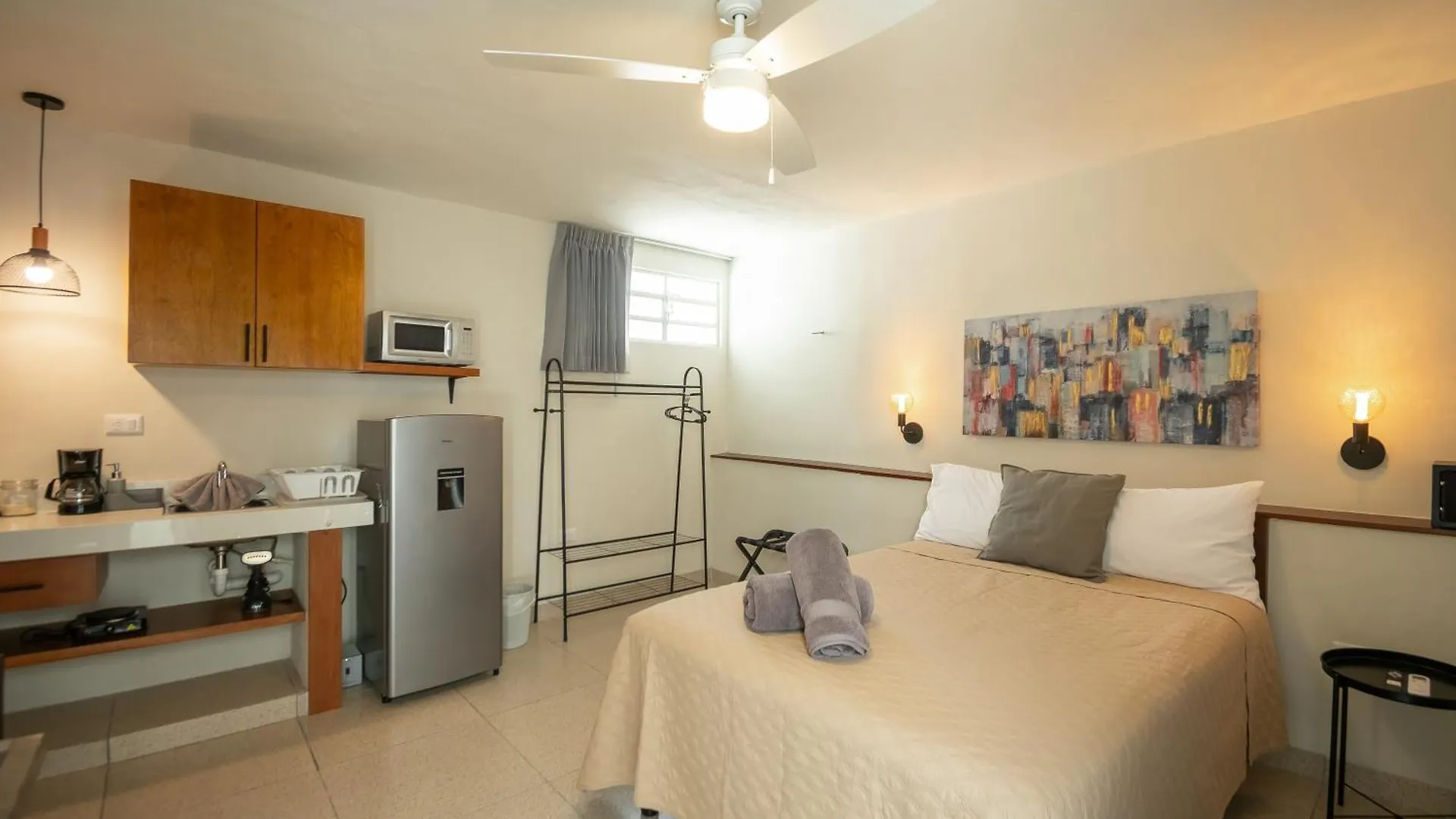 Holiday home Quaint! Ample 4 Bedroom 4Bathroom, Pool, Wifi, One Block From Park Aleman Merida Mexico
