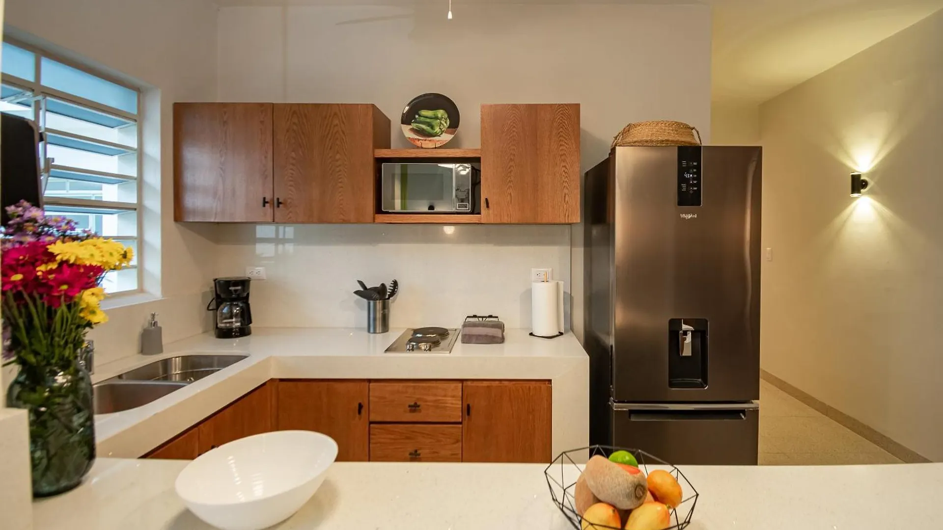 Quaint! Ample 4 Bedroom 4Bathroom, Pool, Wifi, One Block From Park Aleman Merida Holiday home