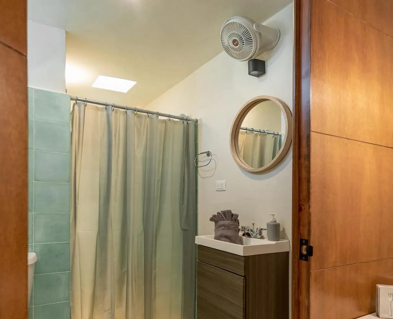 Quaint! Ample 4 Bedroom 4Bathroom, Pool, Wifi, One Block From Park Aleman Merida Holiday home