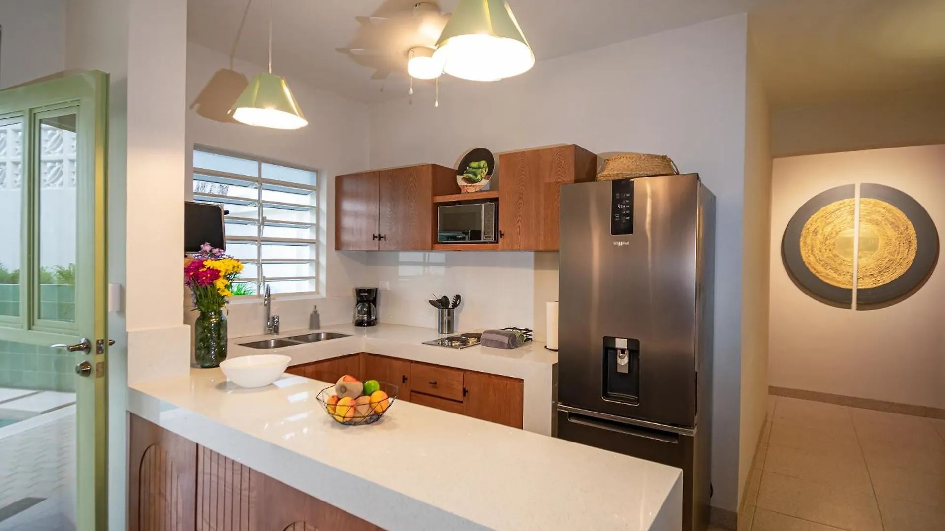 Quaint! Ample 4 Bedroom 4Bathroom, Pool, Wifi, One Block From Park Aleman Merida Mexico