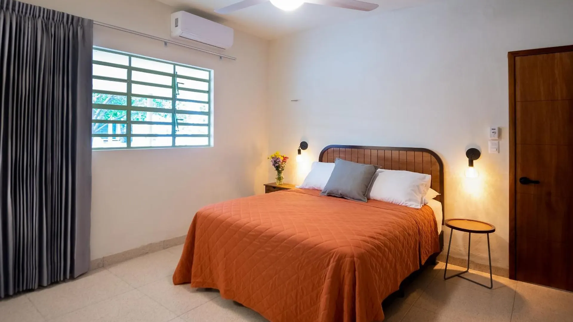 Holiday home Quaint! Ample 4 Bedroom 4Bathroom, Pool, Wifi, One Block From Park Aleman Merida