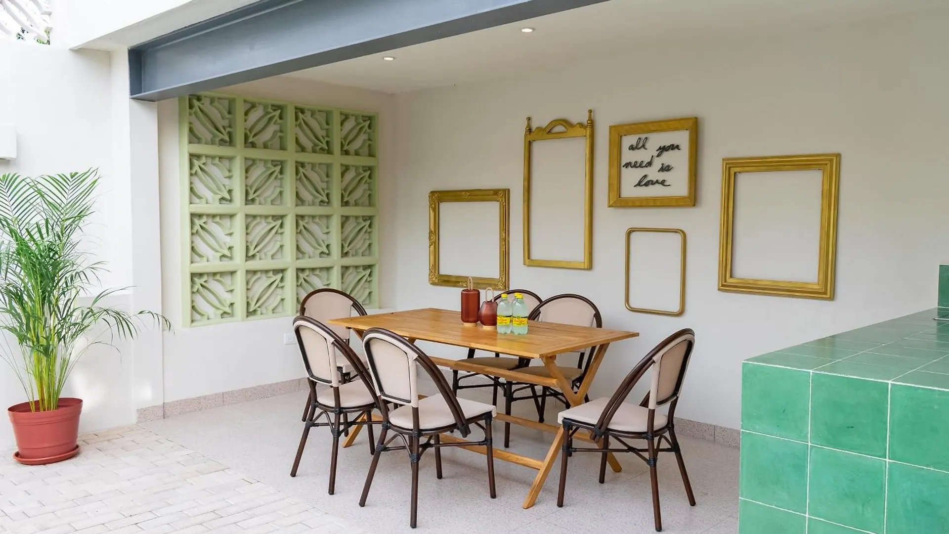 Quaint! Ample 4 Bedroom 4Bathroom, Pool, Wifi, One Block From Park Aleman Merida 0*,