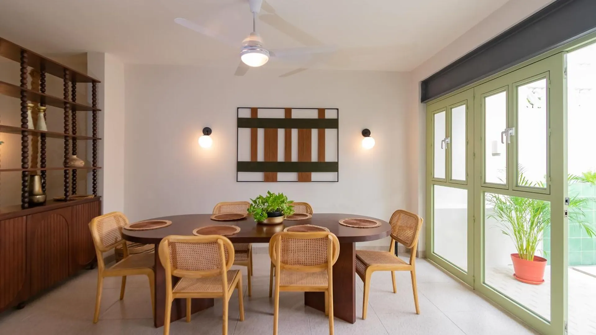 Quaint! Ample 4 Bedroom 4Bathroom, Pool, Wifi, One Block From Park Aleman Merida