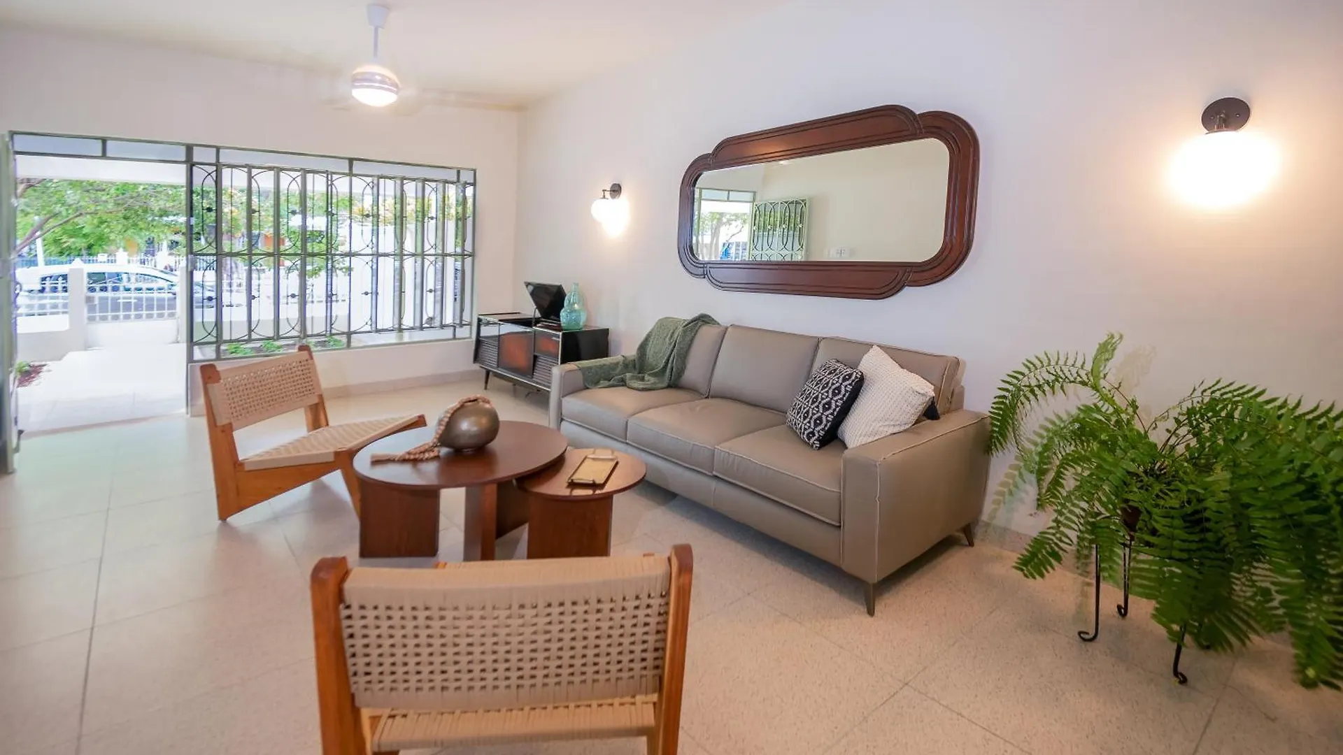 Quaint! Ample 4 Bedroom 4Bathroom, Pool, Wifi, One Block From Park Aleman Merida 0*,  Mexico