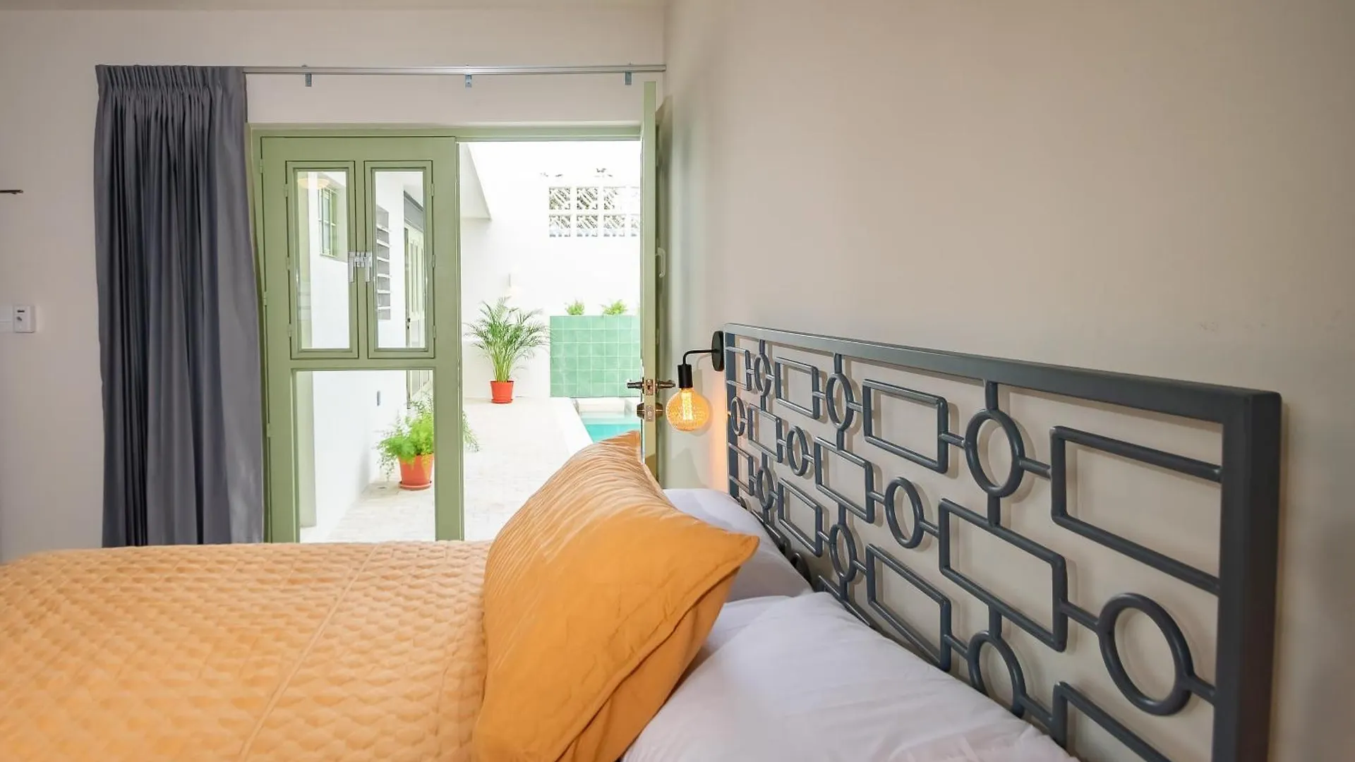 Holiday home Quaint! Ample 4 Bedroom 4Bathroom, Pool, Wifi, One Block From Park Aleman Merida Mexico