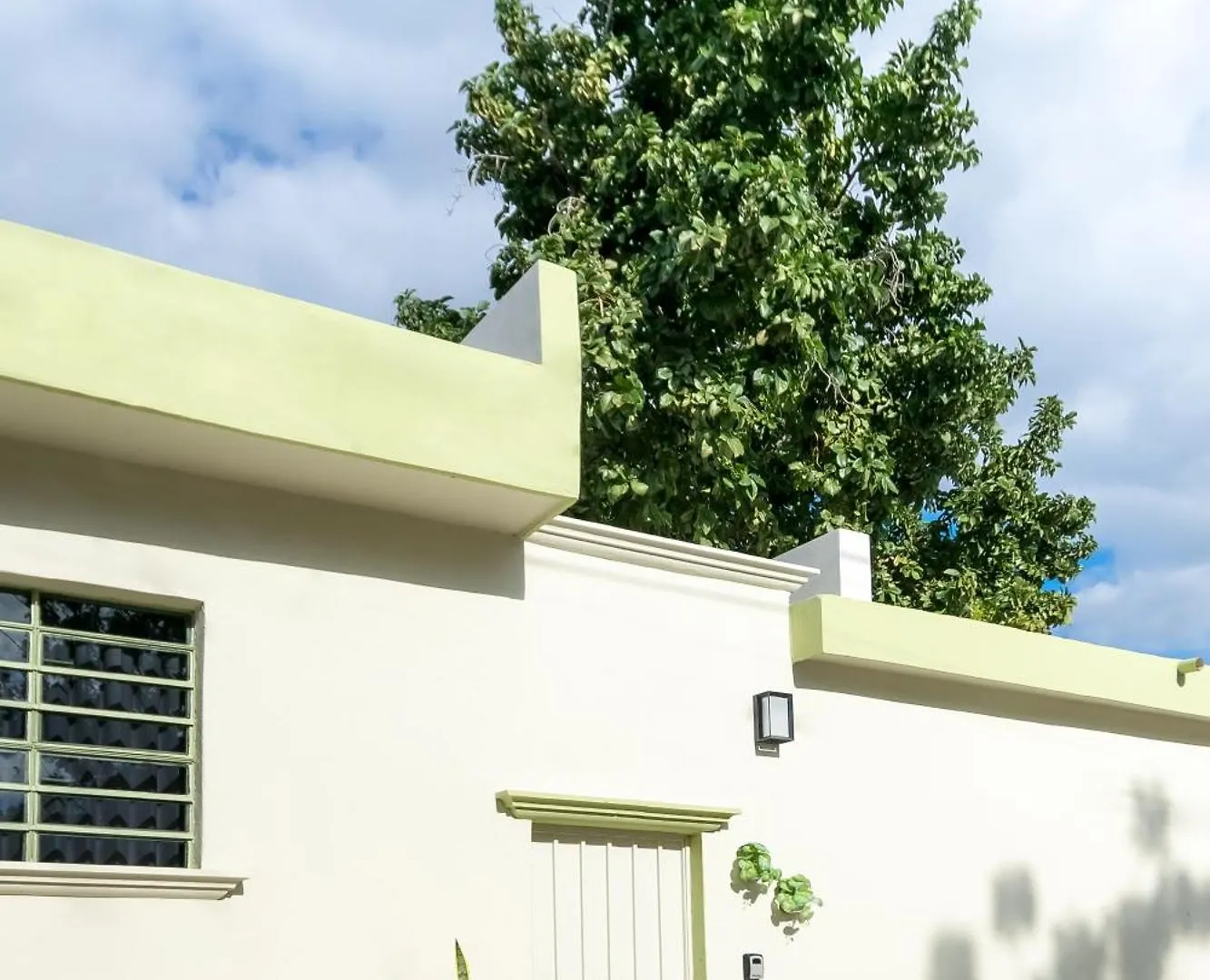 Quaint! Ample 4 Bedroom 4Bathroom, Pool, Wifi, One Block From Park Aleman Merida 0*,  Mexico